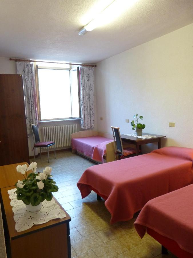 Ostello Al Deserto Chiavenna Exterior foto